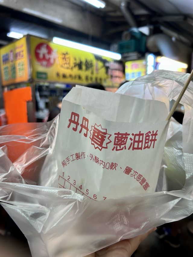 ［台中/北區］ 台中一中街夜市美食大集合🫵🏻(上和園滷味,丹丹手工蔥油餅,老窗白糖粿,豐味綠豆沙牛乳專門店) 