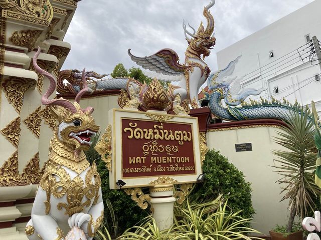 ‘วัดหมื่นตูม’ วัดสถาปัตยกรรมซุ้มประตูสวย