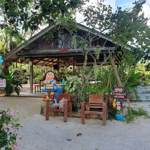 อาหารอีสาน บรรยากาศบ้านสวน..ส้มตำบ้านสวนแก้ว..