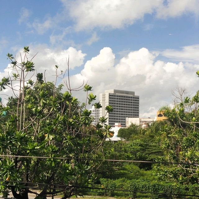 ที่พักหลักร้อย ติดห้างเซ็นทรัล...บรร โฮเต็ล