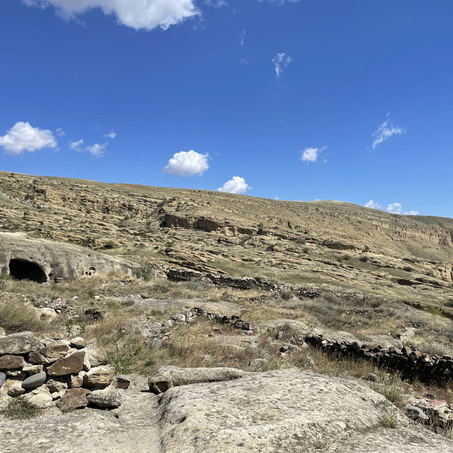 【ジョージア🇬🇪/月面のような岩でできた街の遺跡】