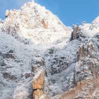 The beauty of Daedunsan covers by snow 