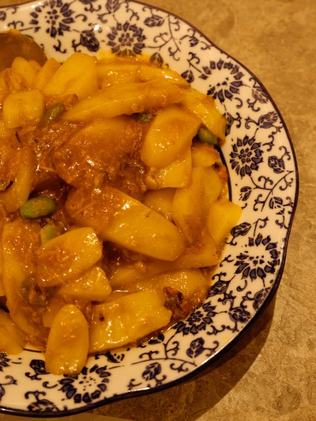 「屯門上海菜，蟹粉年糕和油爆蝦出色」