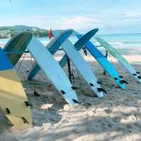 ไปเล่นเซิร์ฟที่หาดกะตะ จังหวัดภูเก็ตกัน