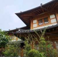 Eunpyeong hanok village with majestic Bukhansan view