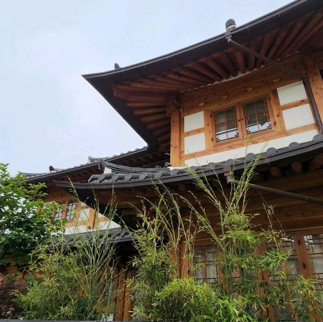 Eunpyeong hanok village with majestic Bukhansan view