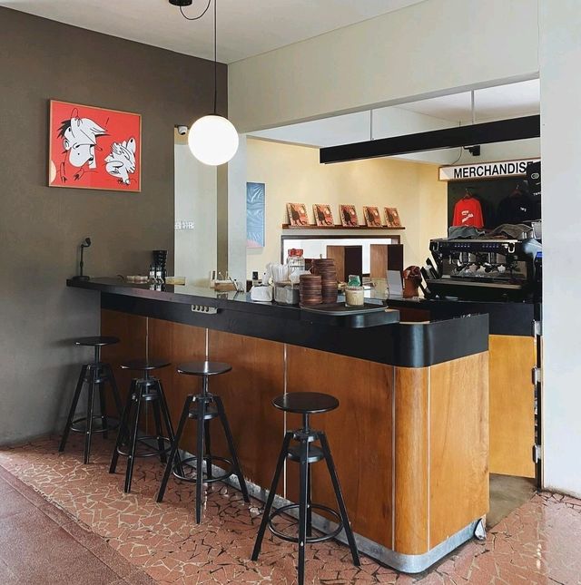 TONES COFFEE | COOL COFFEE SHOP WITH A LISTENING SPACE