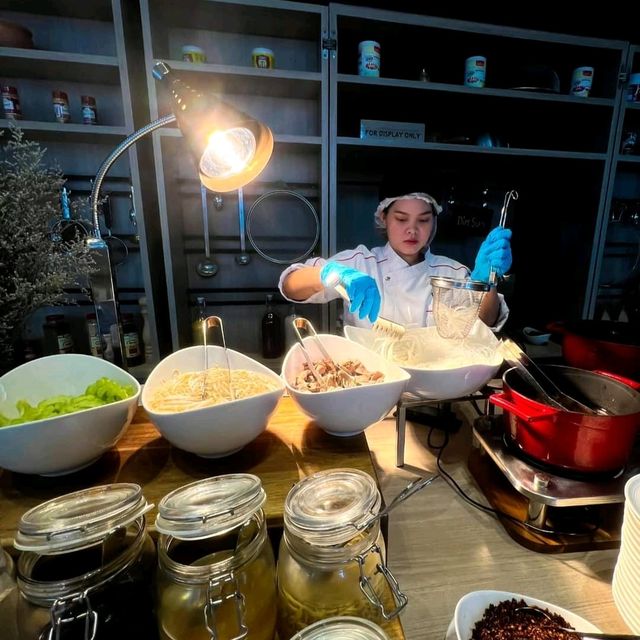 พามาทานอาหารบุฟเฟ่ต์ Street Food ในโรงแรม