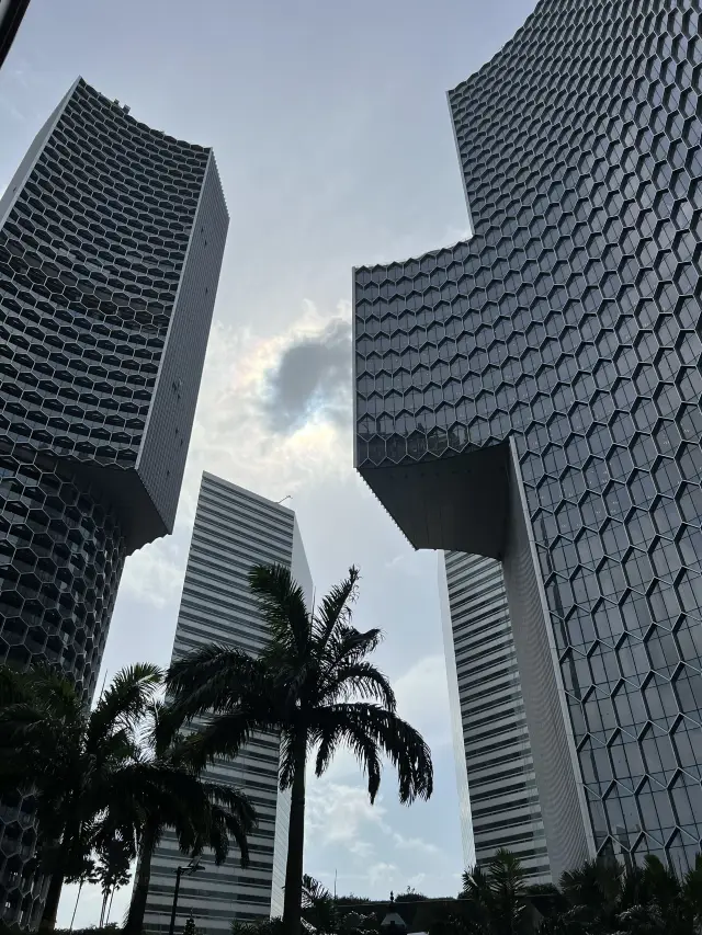 Gotham City in Singapore?! 🇸🇬
