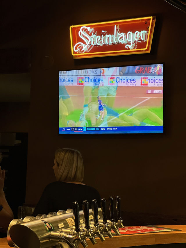 紐西蘭南島 Hokitika當地晚餐的好選擇Stumpers Bar & Cafe