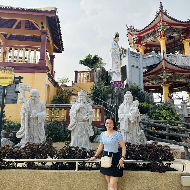 160 years old! Centipede Temple on Seremban Hill 🐛 🗻