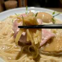 【大阪・十三】じっくり煮出した豚骨スープと水が決め手「創業麺類元年 1代目猿肉亭」