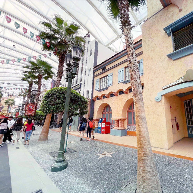 Spend your Christmas at Universal Studios Singapore!