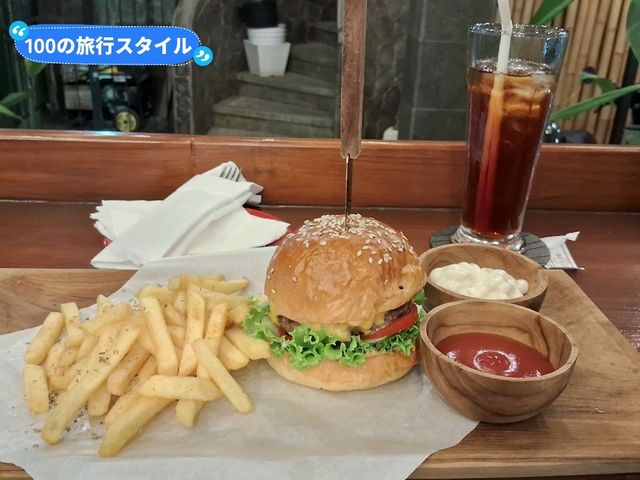 【インドネシア】ラブアンバジョでハンバーガー