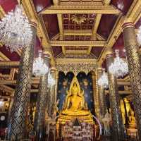 สักการะพระพุทธชินราช พิษณุโลก