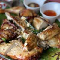 แซ่บ ว่า ซัน (Zaap Wa Zaan) อาหารอีสานรสแซ่บ!