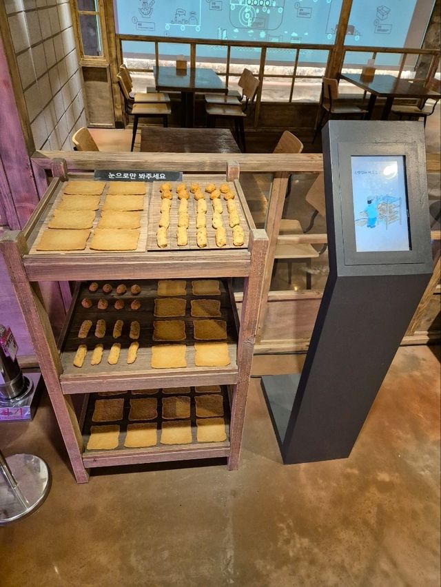 Goraesa Fishcake Shop & Experience Hall 🇰🇷🍥