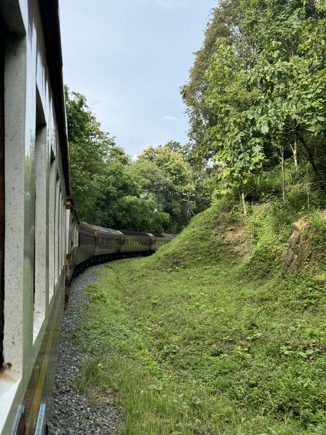 นั่งรถไฟเชียงใหม่-แพร่ | ฤดูฝน 🚃⛰️🌿🌳