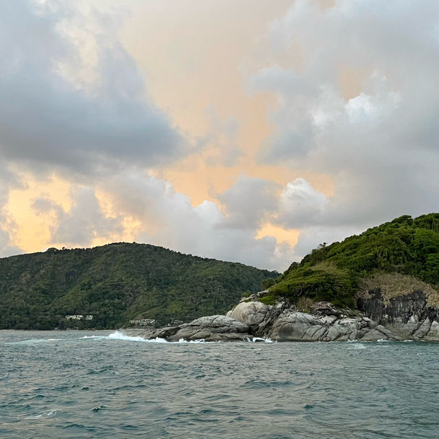 ล่องเรือยอร์ช แหลมพรหมเทพ