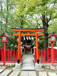 【東京都】大田区で、たくさんの狐が守護する神社