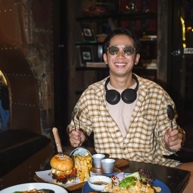 MeStyle Garage Hotel Bangkok 🛢️🪜