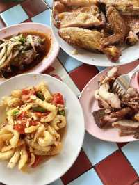 ส้มตำยายขัน ริมทางรถไฟสุดแซ่บ