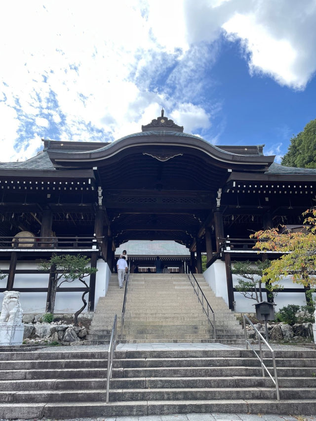 「ちはやふる」で有名な！かるたの聖地⛩️近江神宮