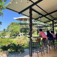 สวนแววอรุณ คาเฟ่  ร้านอาหาร ที่พัก