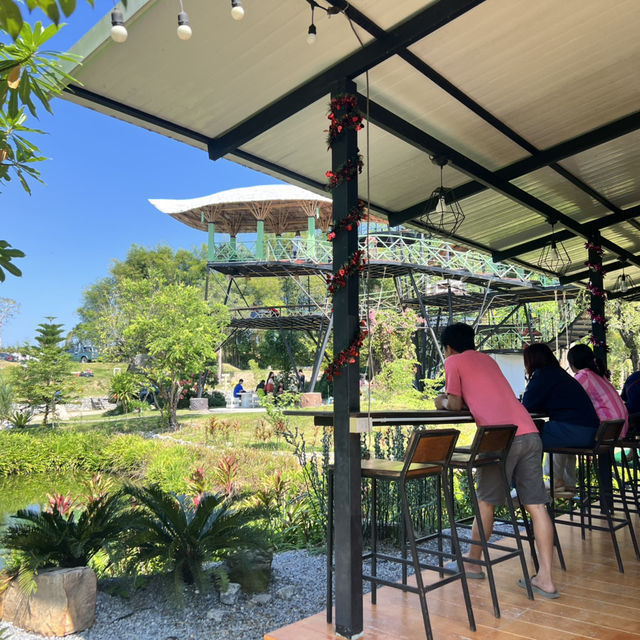 สวนแววอรุณ คาเฟ่  ร้านอาหาร ที่พัก