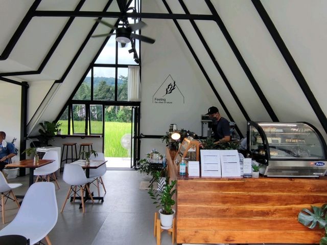 พิกัดคาเฟ่สวย ในทุ่งนา เชียงราย : Cafe’lista