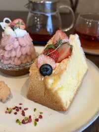 Charming Café with Delicious Sweets in Akebonobashi🌸