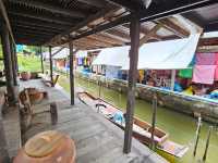 เรือนนมสด บางน้ำผึ้ง