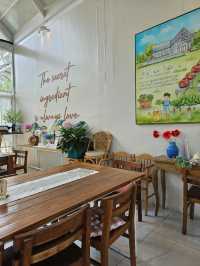 ต้นไม้และใบผัก คาเฟ่ | อัมพวา