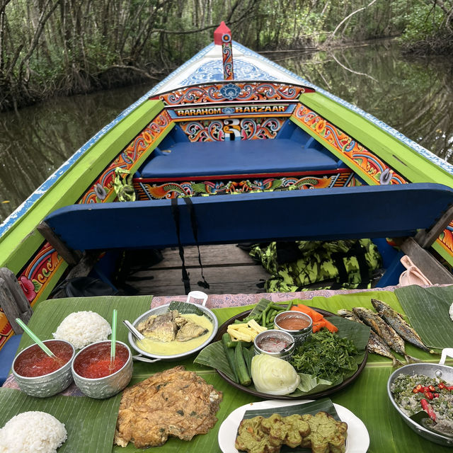 Barahom Barzaar ล่องเรือกอและ 