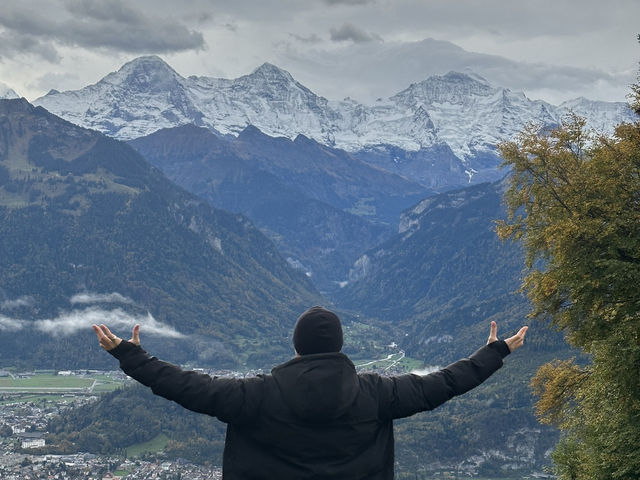 Soaring Over Interlaken: The Ultimate Paragliding Experience