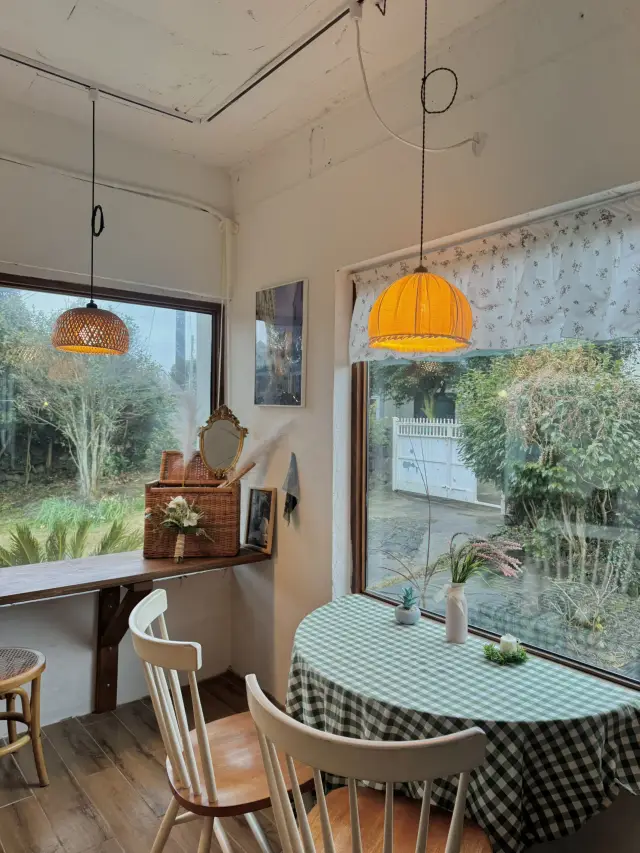 If you're looking for a cozy cafe in Jeju, Summer Garden