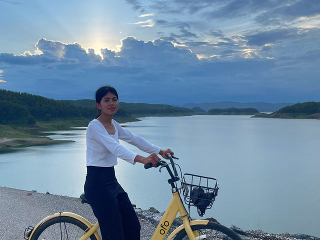 ชมพระอาทิตย์ตกดินที่เขื่อนสิริกิติ์ 🌥️