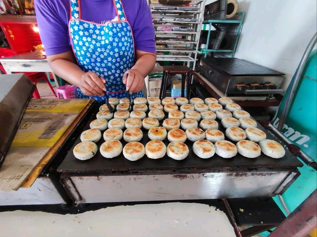 ขนมเปี๊ยะปิ้งสด ร้านเก่าแก่จังหวัดสิงห์บุรี