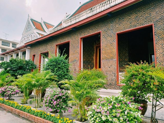 泰國曼谷市中心唐人街老城區古跡寺廟老建築市場一日遊行程，適合打卡拍照📸