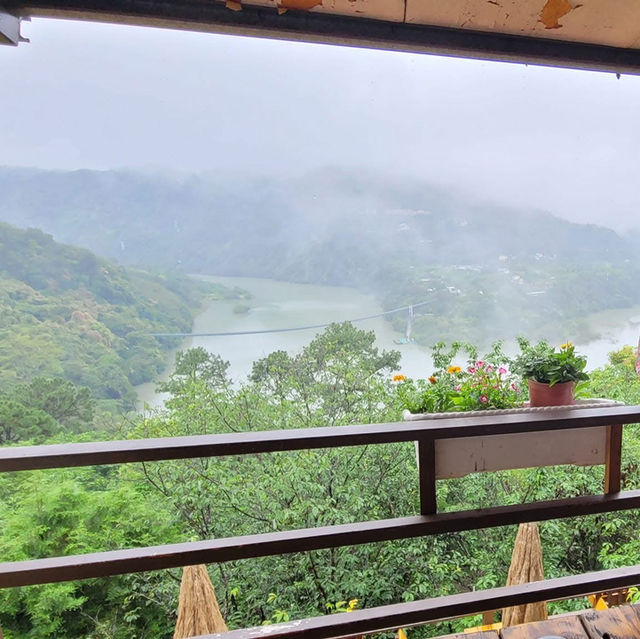 走走觀音洞步道看蝙蝠洞；森鄰水岸景觀咖啡廳覓美食