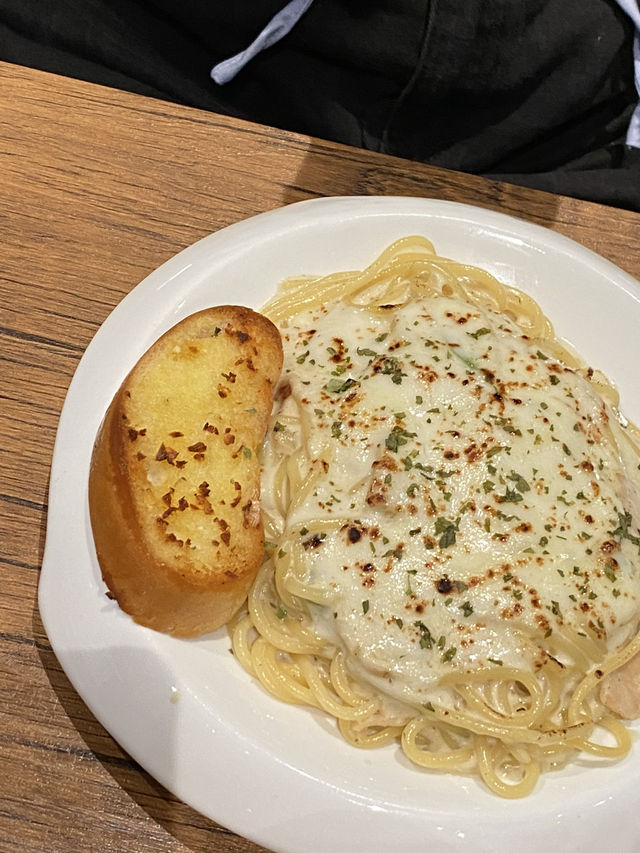 Indulge in Cozy Vibe and Yummy Foods at The Yard Café Miri! 🧀🌿