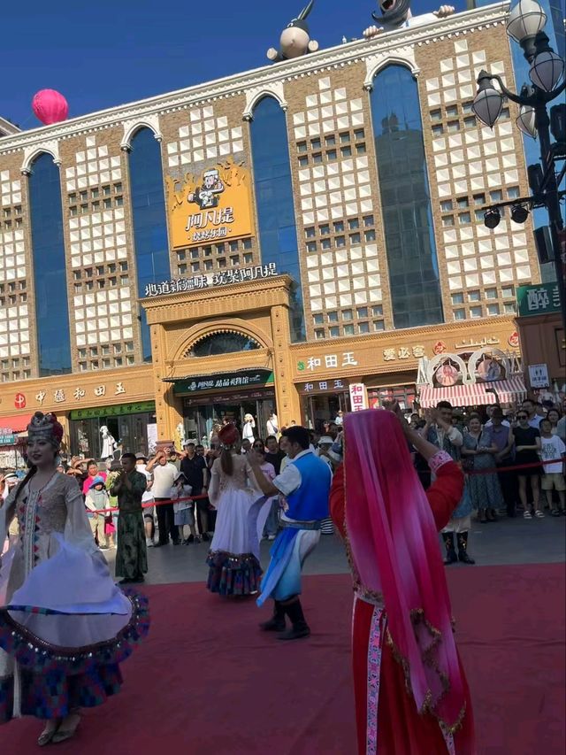 Beneath the Minarets: A Day at Xinjiang’s Grand Bazaar