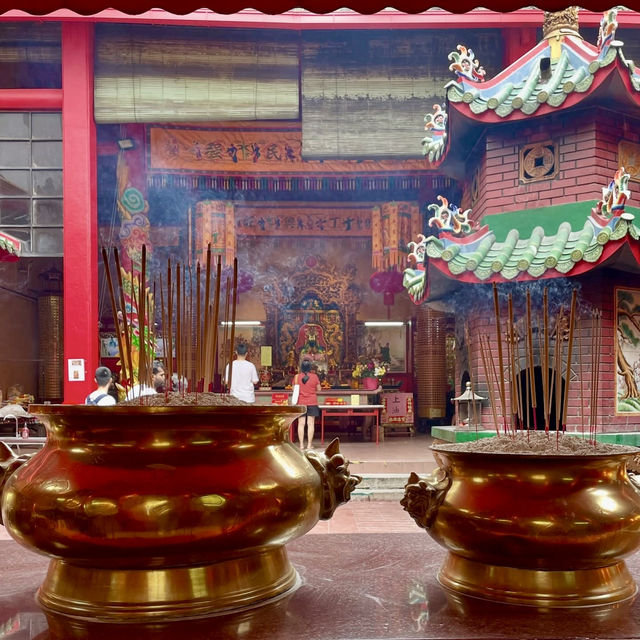 A Day in KL's Chinatown: Where Dragons and Deities Dance