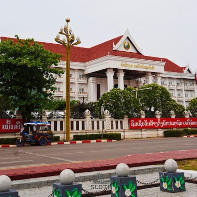 💯 ประตูไซ ประเทศลาว