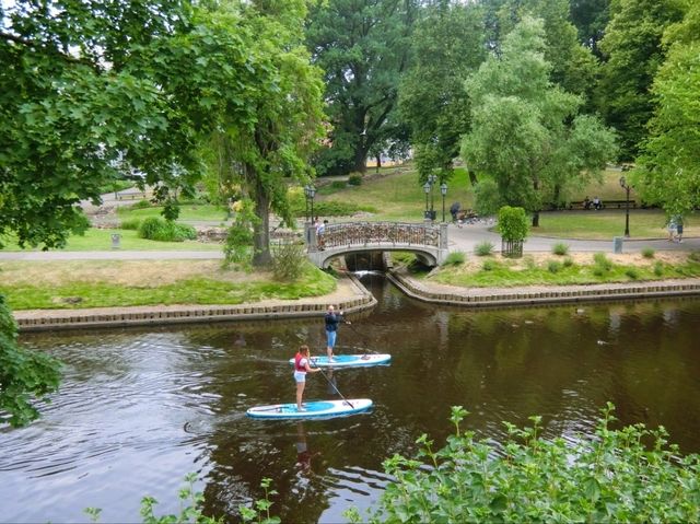 【ラトビア】市民の憩いの場⛲Bastejkalna Park