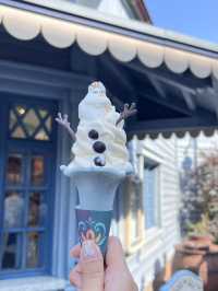 Frozen Dreams Come True in Hong Kong Disneyland ❄️