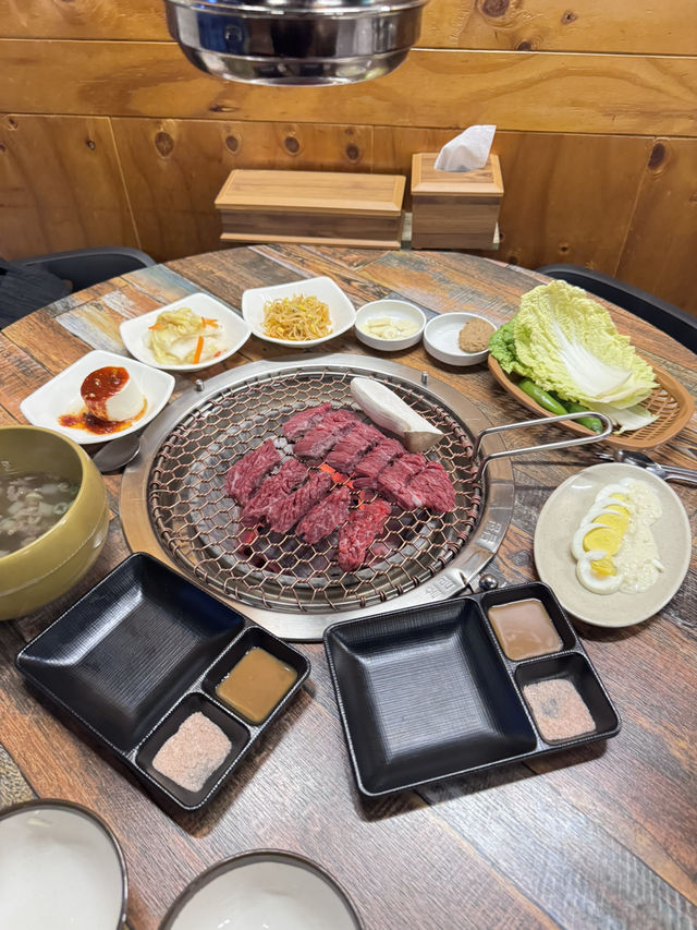 광주 운암동 소고기집 – 참숯 위에 올라간 1등급 한우의 풍미