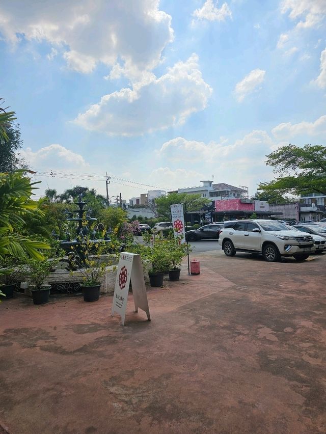 Flowers in the Window cafe | ลาดพร้าว