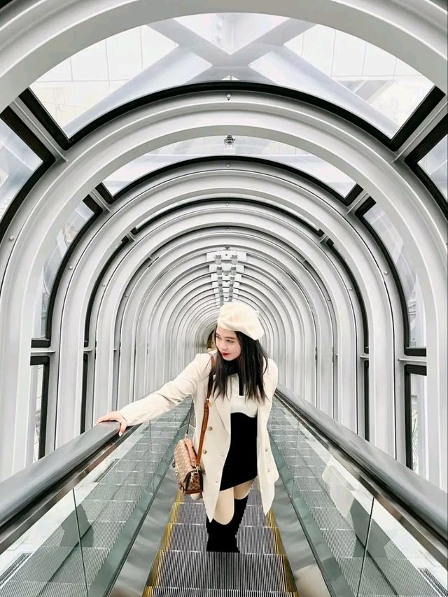 Koji Kinutani Tenku Art Museum: Art That Soars Above Osaka