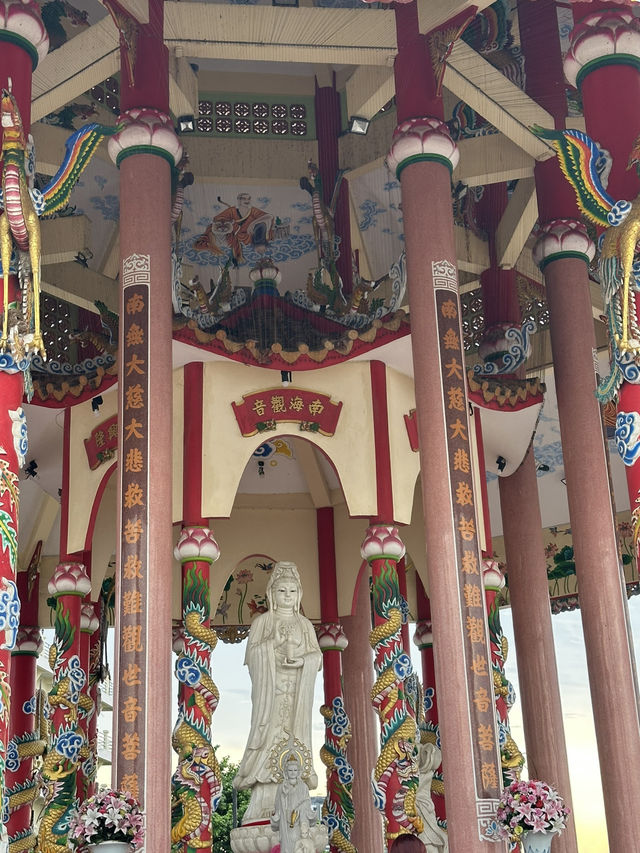วัดเกาะลอยศรีมหาราชา จังหวัดชลบุรี✨